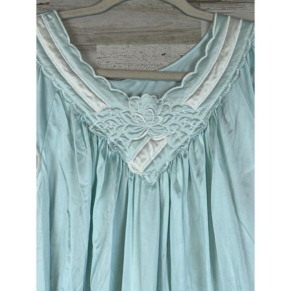 VINTAGE Light Blue Flutter Sleeves SHADOWLINE Mid Length NIGHTGOWN Size Medium - Picture 2 of 8